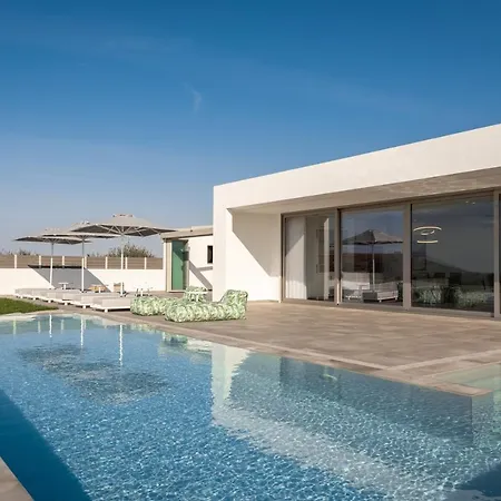 Vilă Margaret Villa, Featuring A Heated Whirlpool, By Thinkvilla *